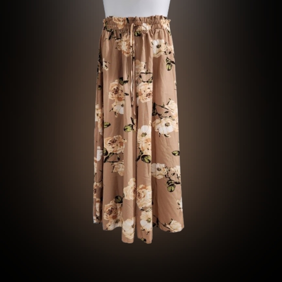 Skants (skirt/pants) wide legged pants that flow like a skirt. Shein szs 0 & 1XL - Picture 1 of 2